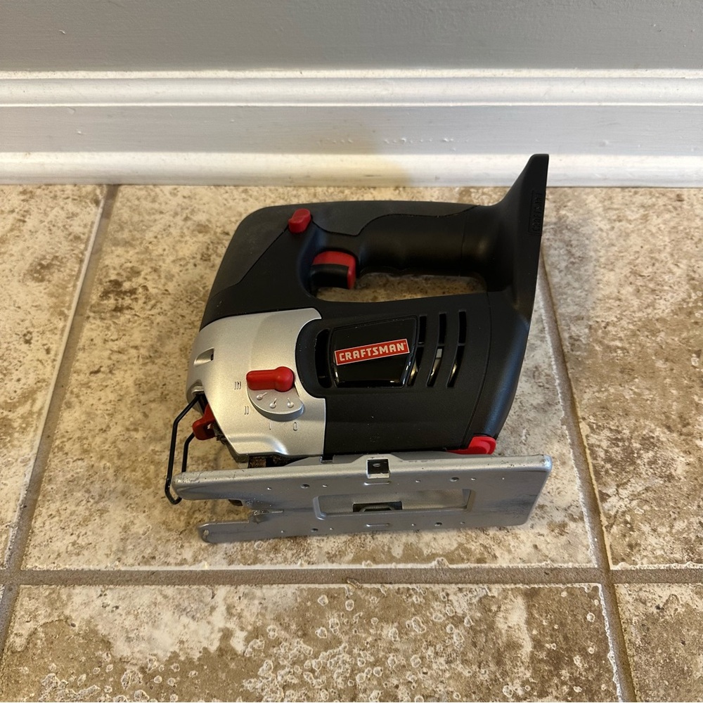 Craftsman 19.2v Cordless Orbital Jig Saw - Tool Only - Picture 2 of 8